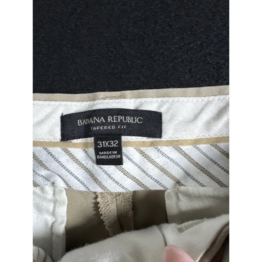 Banana Republic Mens 31x32 Tapered Fit Khaki Chino Pants Tailoring Performance